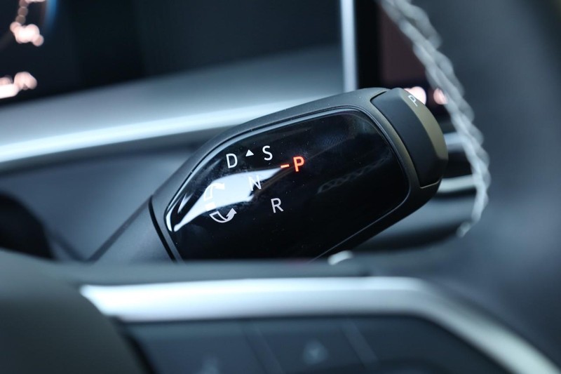 Volkswagen Tiguan Vehicle Full-screen Gallery Image 16