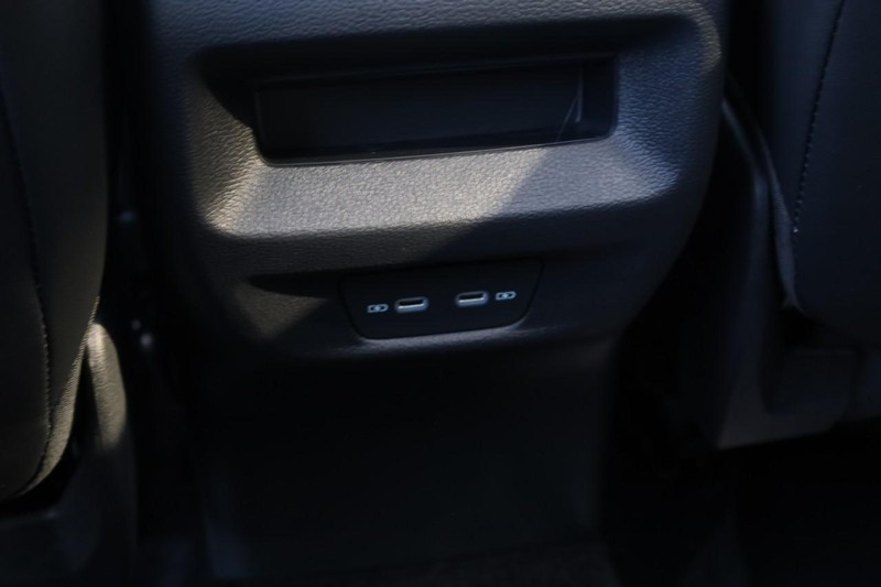 Volkswagen Tiguan Vehicle Full-screen Gallery Image 22