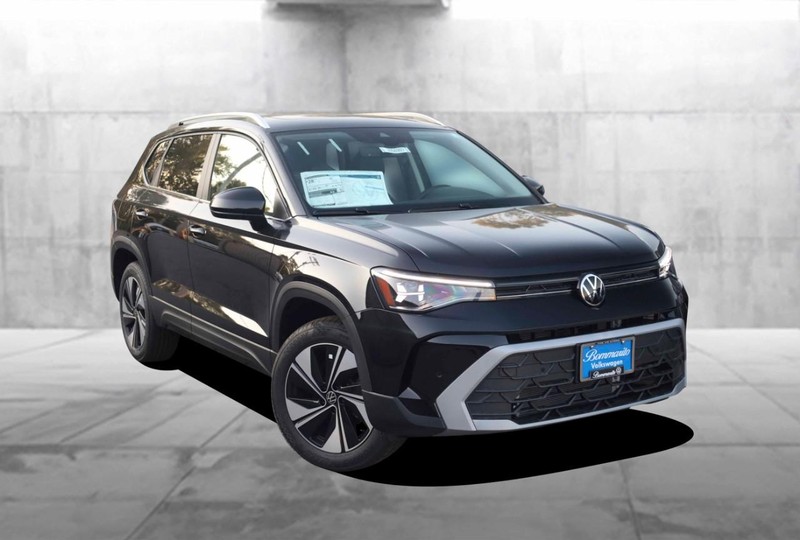 Volkswagen Taos Vehicle Full-screen Gallery Image 2
