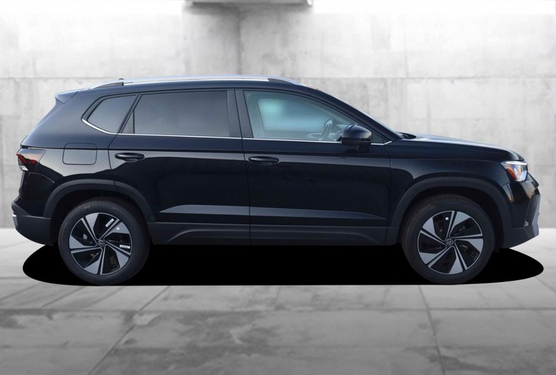 Volkswagen Taos Vehicle Full-screen Gallery Image 5