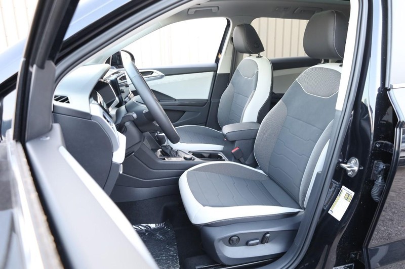 Volkswagen Taos Vehicle Full-screen Gallery Image 8