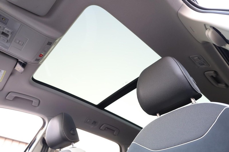 Volkswagen Taos Vehicle Full-screen Gallery Image 9