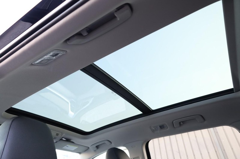 Volkswagen Taos Vehicle Full-screen Gallery Image 10