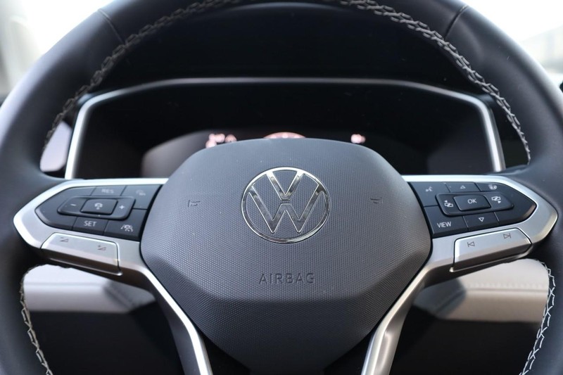 Volkswagen Taos Vehicle Full-screen Gallery Image 11