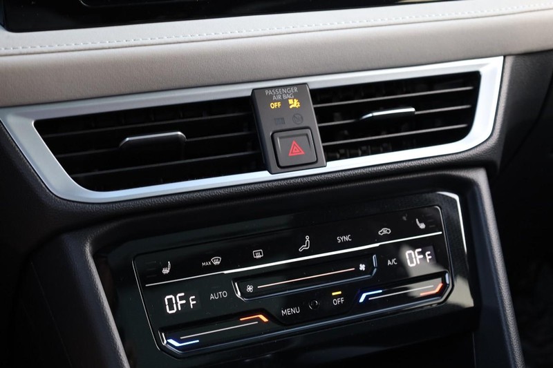 Volkswagen Taos Vehicle Full-screen Gallery Image 15