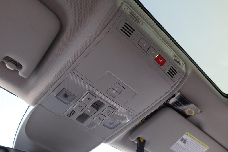 Volkswagen Taos Vehicle Full-screen Gallery Image 18