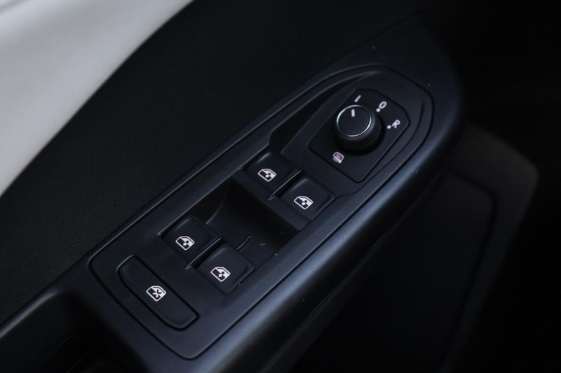 Volkswagen Taos Vehicle Full-screen Gallery Image 19