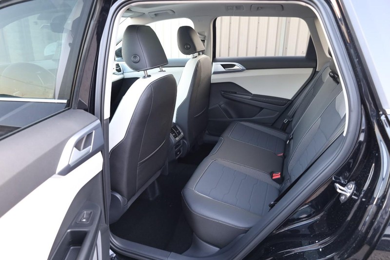 Volkswagen Taos Vehicle Full-screen Gallery Image 22