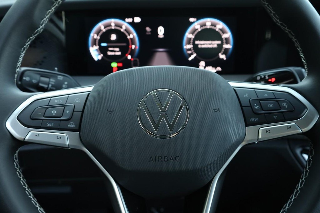 Volkswagen Tiguan Vehicle Full-screen Gallery Image 9