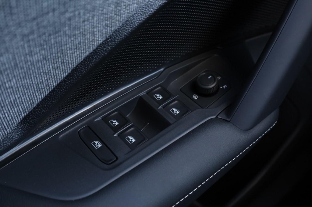 Volkswagen Tiguan Vehicle Full-screen Gallery Image 17