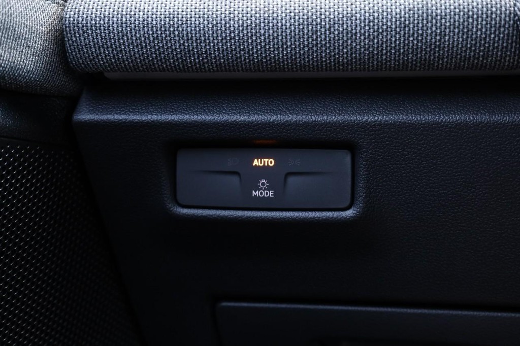 Volkswagen Tiguan Vehicle Full-screen Gallery Image 18