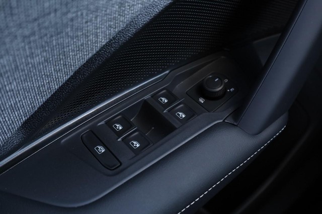 Volkswagen Tiguan Vehicle Image 17