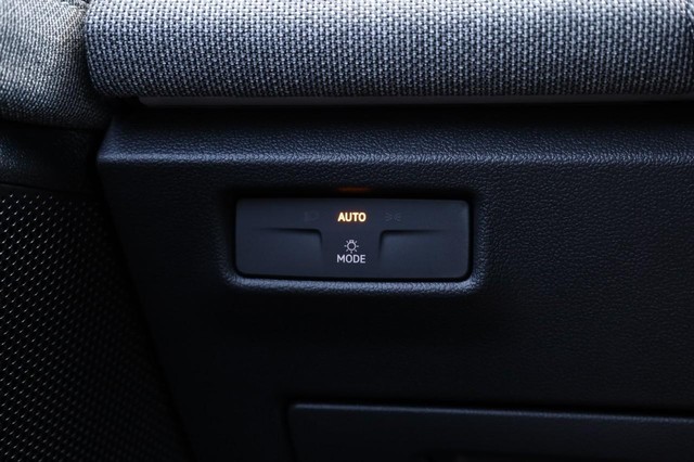 Volkswagen Tiguan Vehicle Image 18