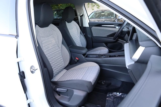 Volkswagen Tiguan Vehicle Image 23