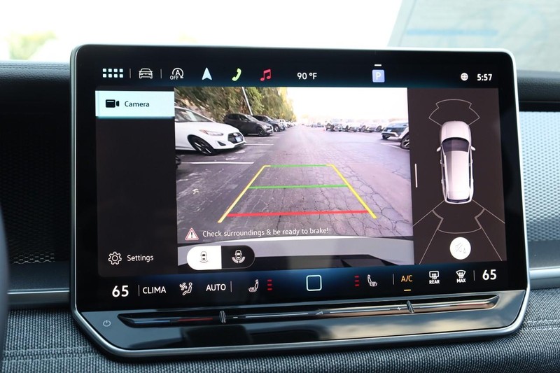 Volkswagen Tiguan Vehicle Full-screen Gallery Image 12