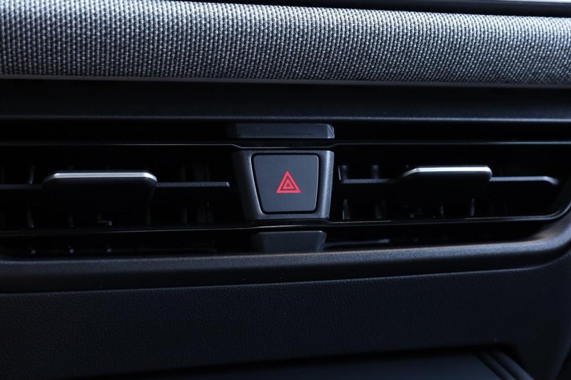 Volkswagen Tiguan Vehicle Full-screen Gallery Image 13