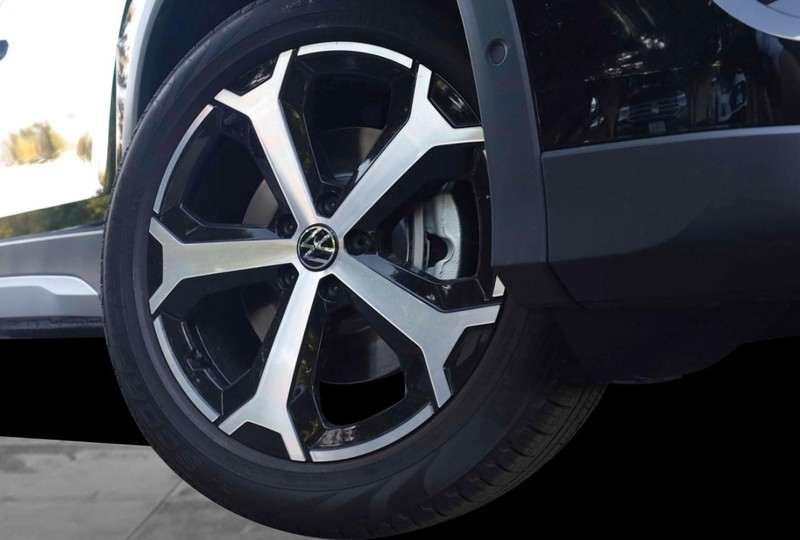 Volkswagen Tiguan Vehicle Image 03