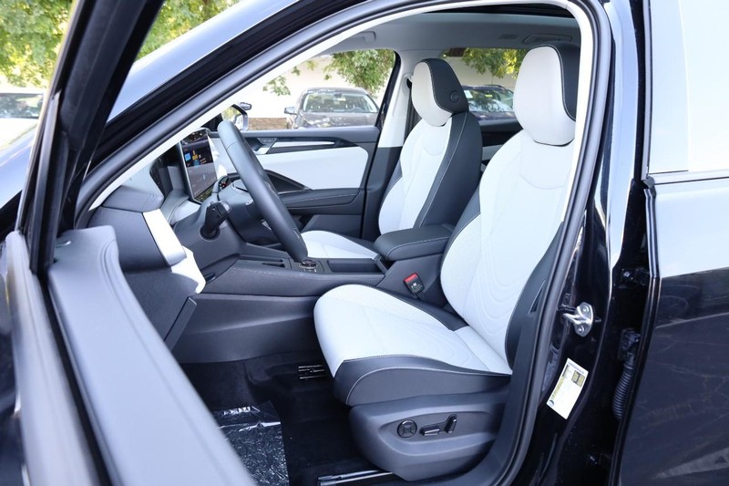 Volkswagen Tiguan Vehicle Image 08