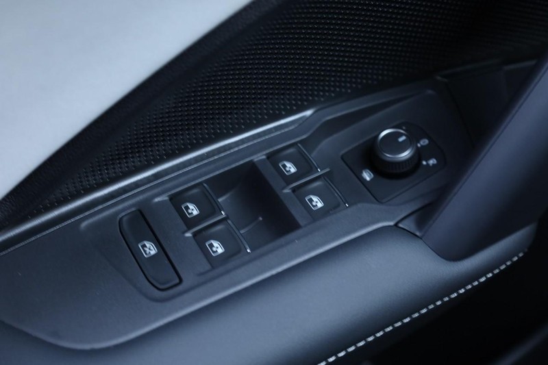 Volkswagen Tiguan Vehicle Image 19