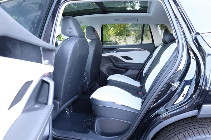 Volkswagen Tiguan Vehicle Image 21