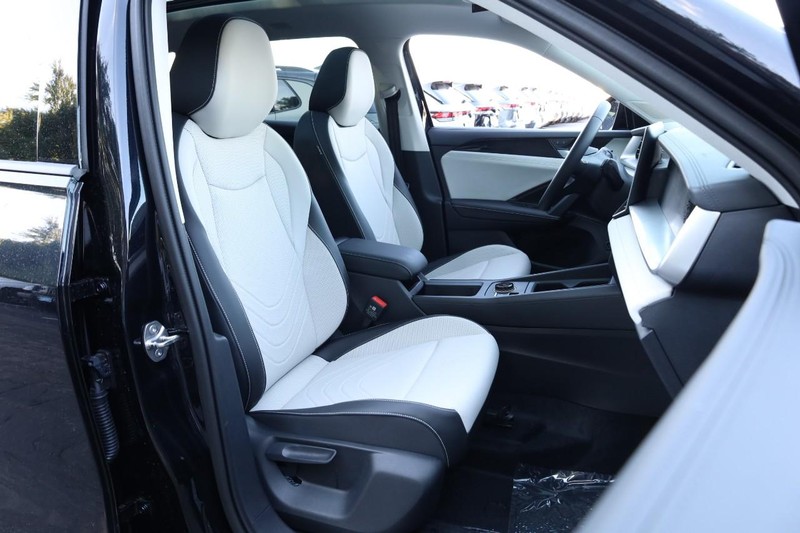 Volkswagen Tiguan Vehicle Image 25