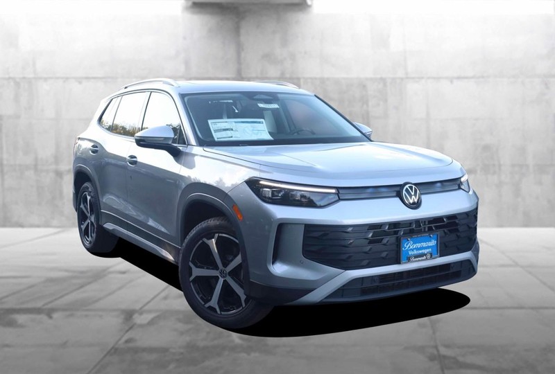 Volkswagen Tiguan Vehicle Full-screen Gallery Image 2