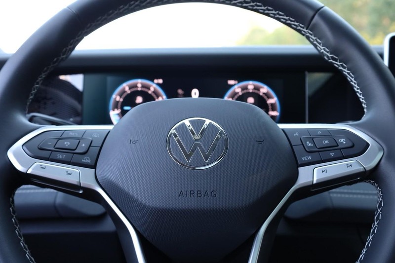 Volkswagen Tiguan Vehicle Full-screen Gallery Image 11