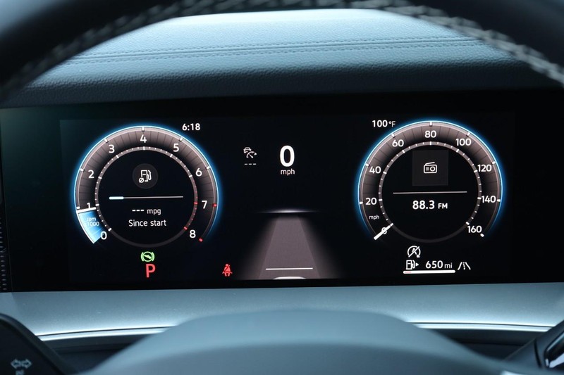 Volkswagen Tiguan Vehicle Full-screen Gallery Image 12