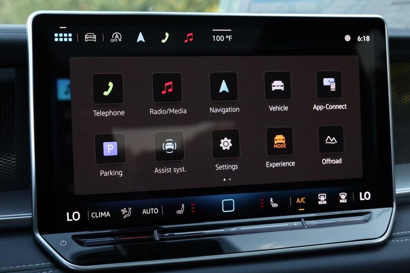 Volkswagen Tiguan Vehicle Full-screen Gallery Image 13