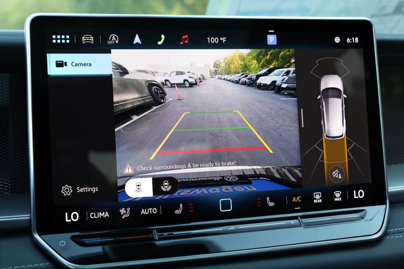 Volkswagen Tiguan Vehicle Full-screen Gallery Image 14