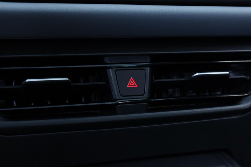 Volkswagen Tiguan Vehicle Full-screen Gallery Image 15