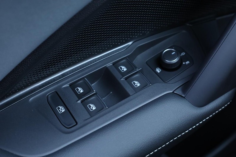 Volkswagen Tiguan Vehicle Full-screen Gallery Image 19