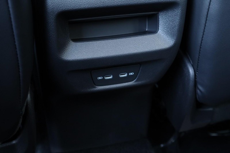 Volkswagen Tiguan Vehicle Full-screen Gallery Image 22