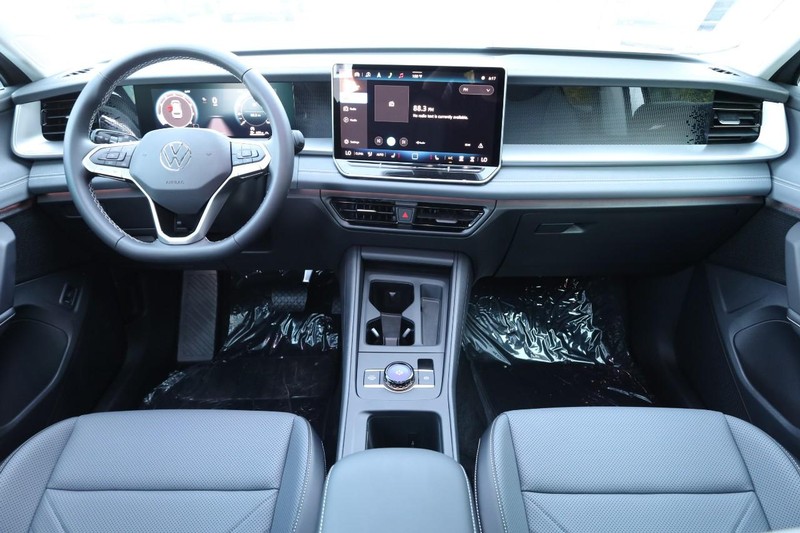 Volkswagen Tiguan Vehicle Full-screen Gallery Image 23