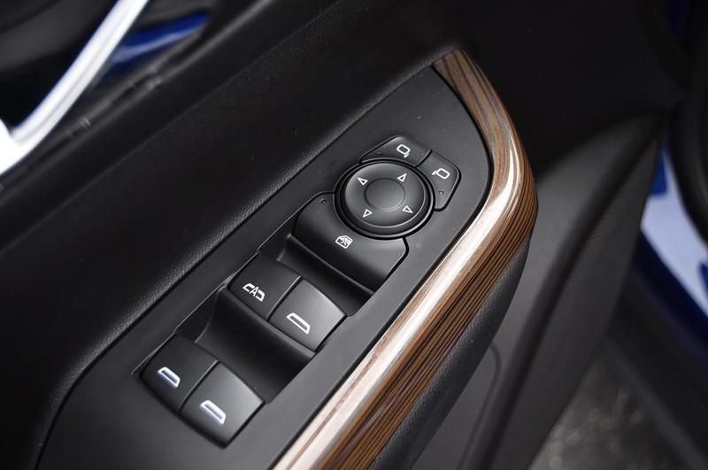 GMC Acadia Vehicle Image 08