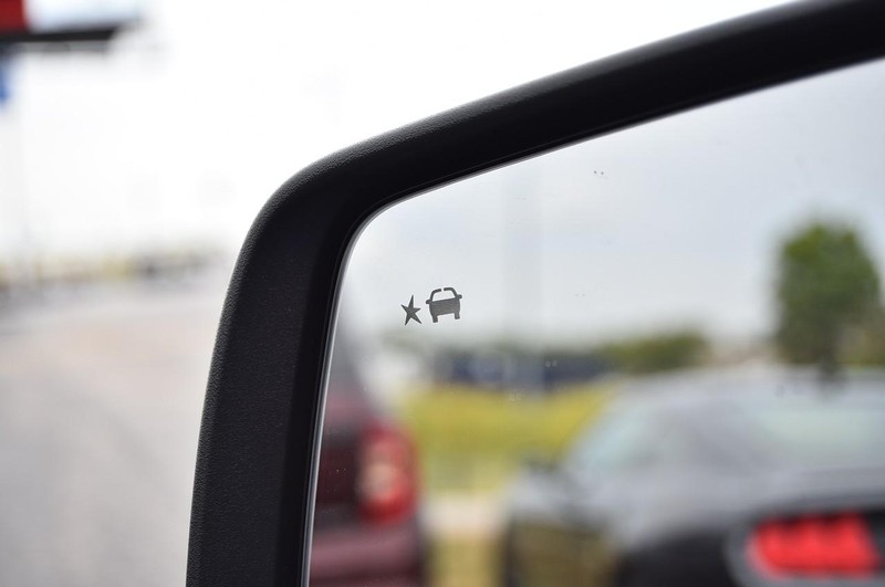 GMC Acadia Vehicle Image 09