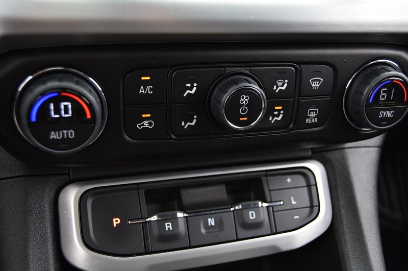 GMC Acadia Vehicle Image 15