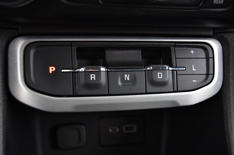 GMC Acadia Vehicle Image 16