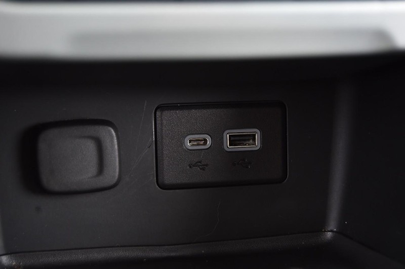 GMC Acadia Vehicle Image 17