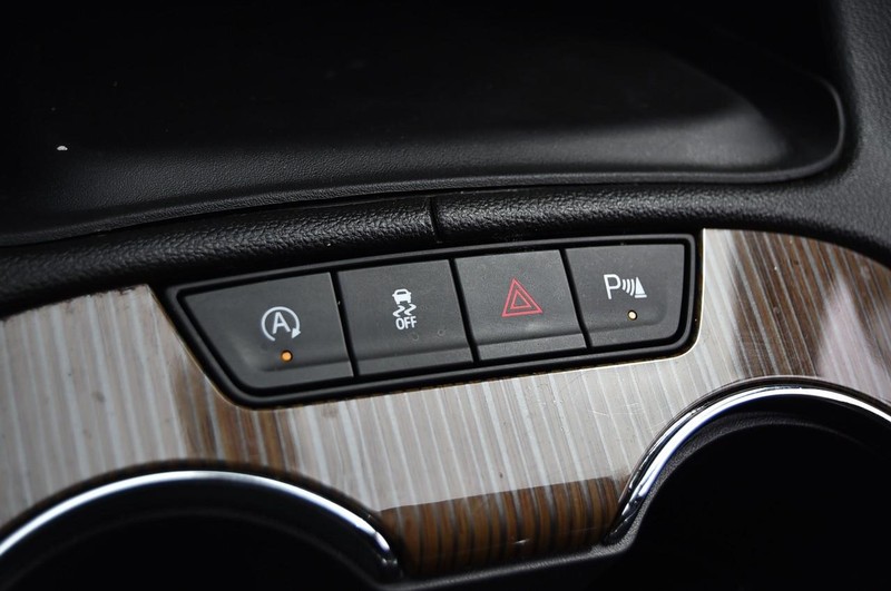 GMC Acadia Vehicle Image 18