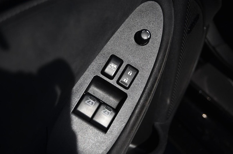 Nissan 370Z Vehicle Full-screen Gallery Image 10