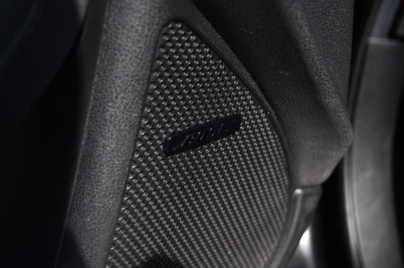 Nissan 370Z Vehicle Full-screen Gallery Image 11