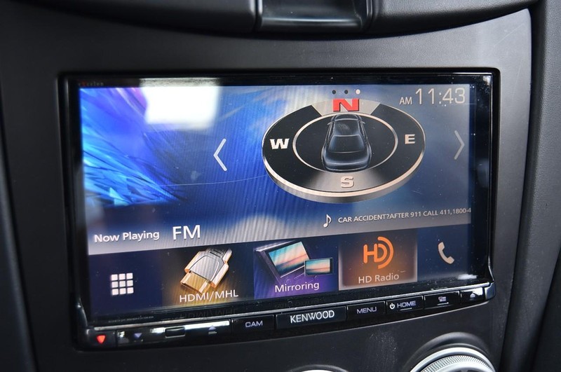 Nissan 370Z Vehicle Full-screen Gallery Image 14