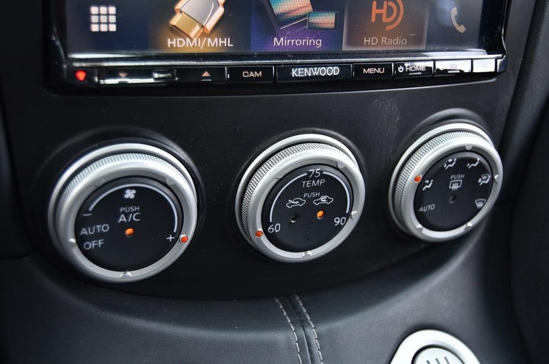 Nissan 370Z Vehicle Full-screen Gallery Image 15