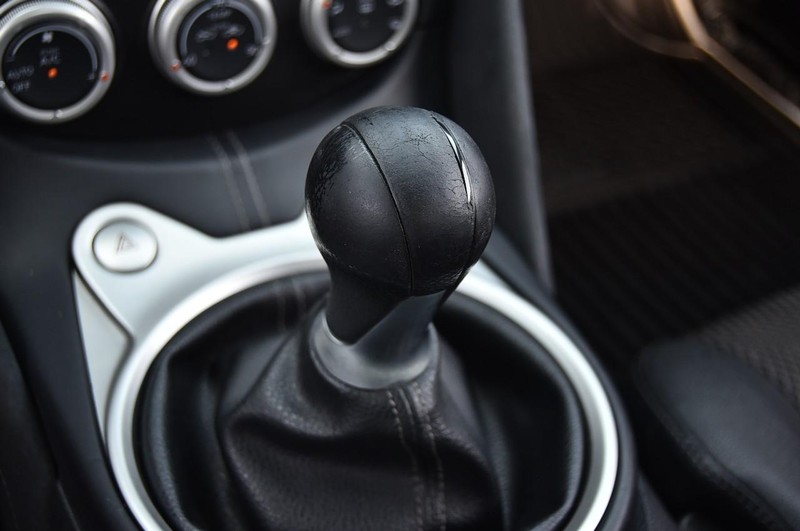 Nissan 370Z Vehicle Full-screen Gallery Image 18