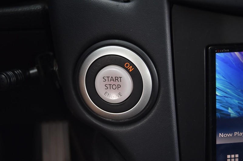 Nissan 370Z Vehicle Full-screen Gallery Image 19