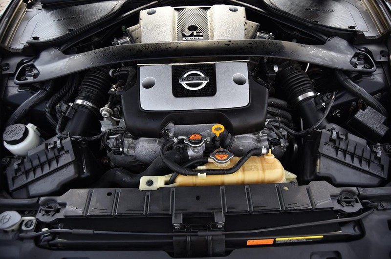 Nissan 370Z Vehicle Full-screen Gallery Image 23