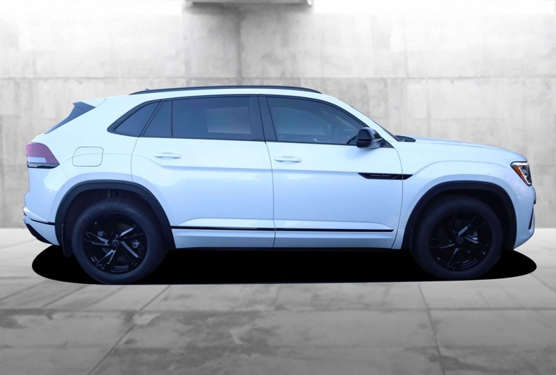 Volkswagen Atlas Cross Sport Vehicle Full-screen Gallery Image 5