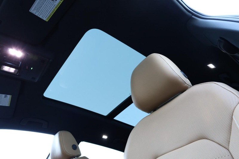 Volkswagen Atlas Cross Sport Vehicle Full-screen Gallery Image 12