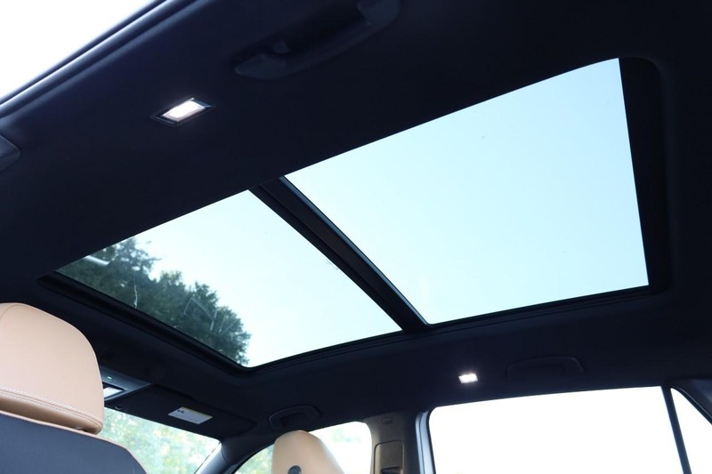 Volkswagen Atlas Cross Sport Vehicle Full-screen Gallery Image 13